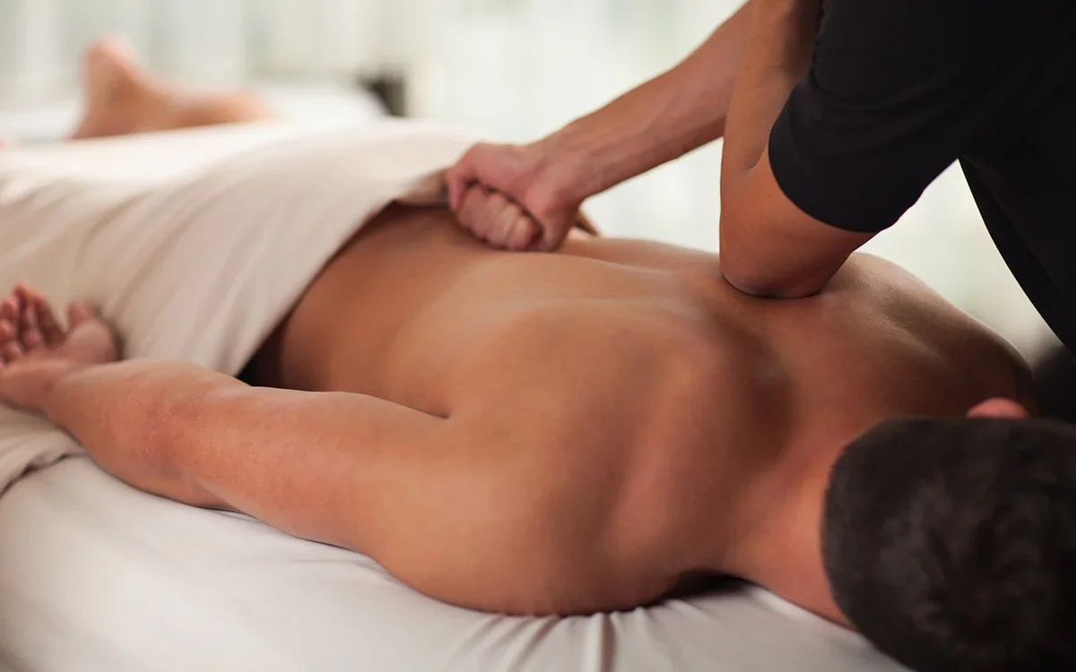 Deep Tissue Massage: Benefits and Risks